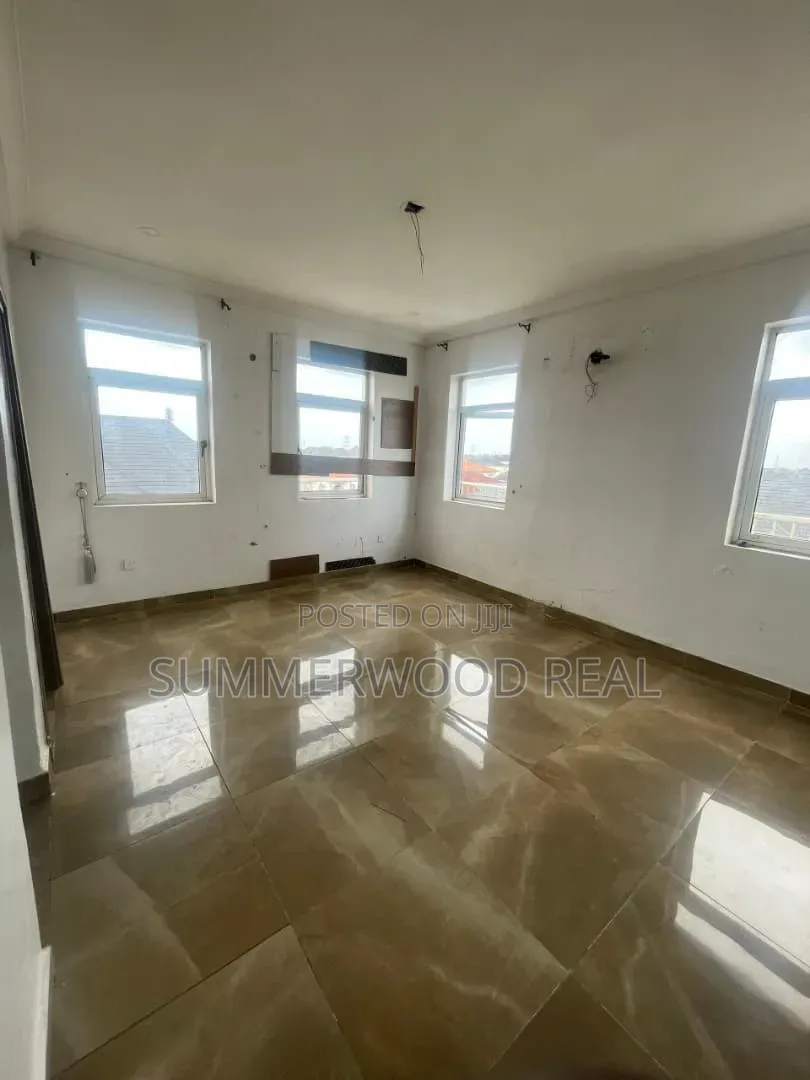 Studio Apartment in Chevron for rent