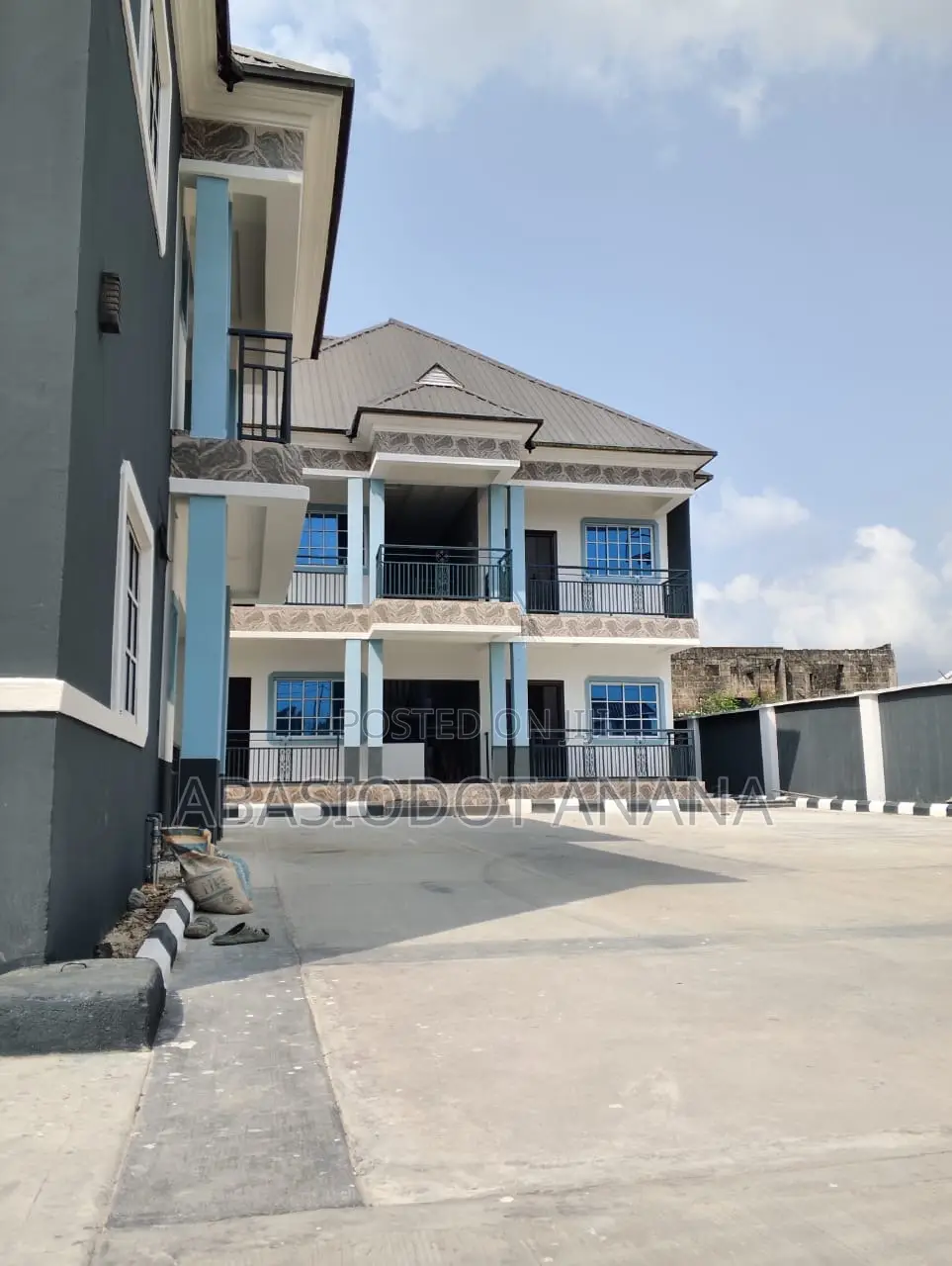 3bdrm Block of Flats in Mbikpong Estate Obot, Uyo for sale