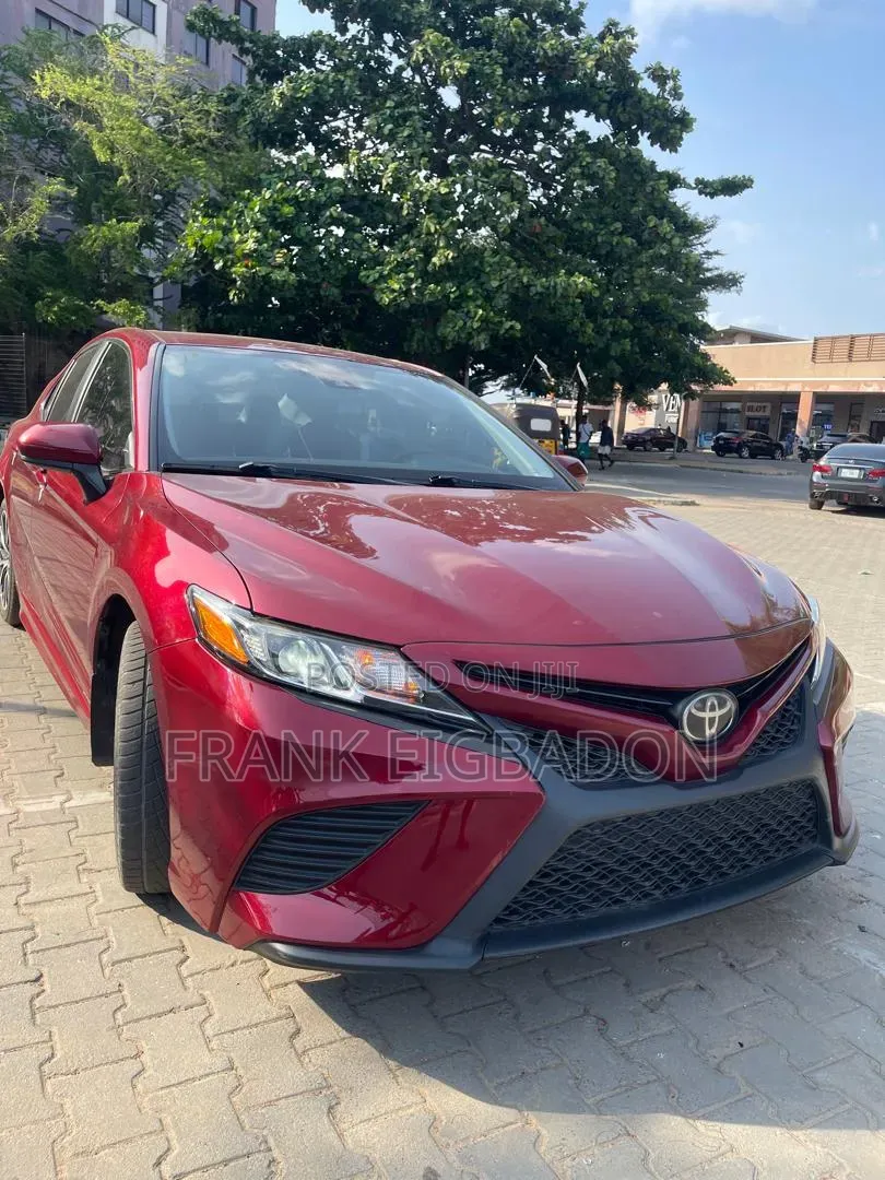 Toyota Camry SE FWD (2.5L 4cyl 8AM) 2018 Red