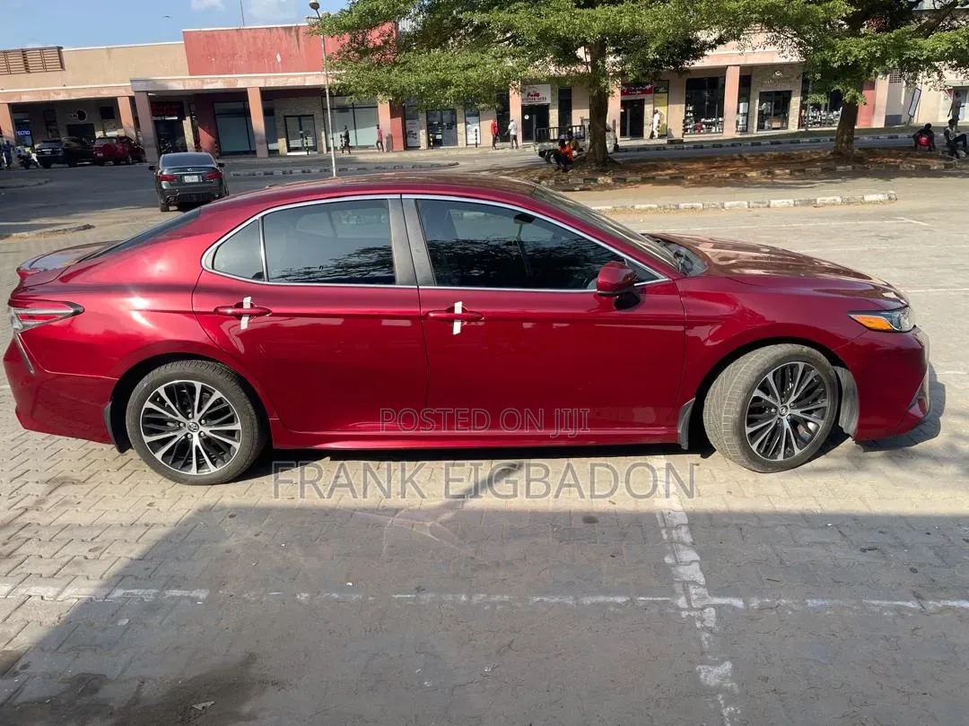 Toyota Camry SE FWD (2.5L 4cyl 8AM) 2018 Red