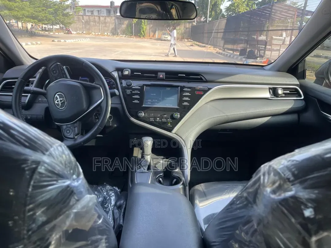 Toyota Camry SE FWD (2.5L 4cyl 8AM) 2018 Red