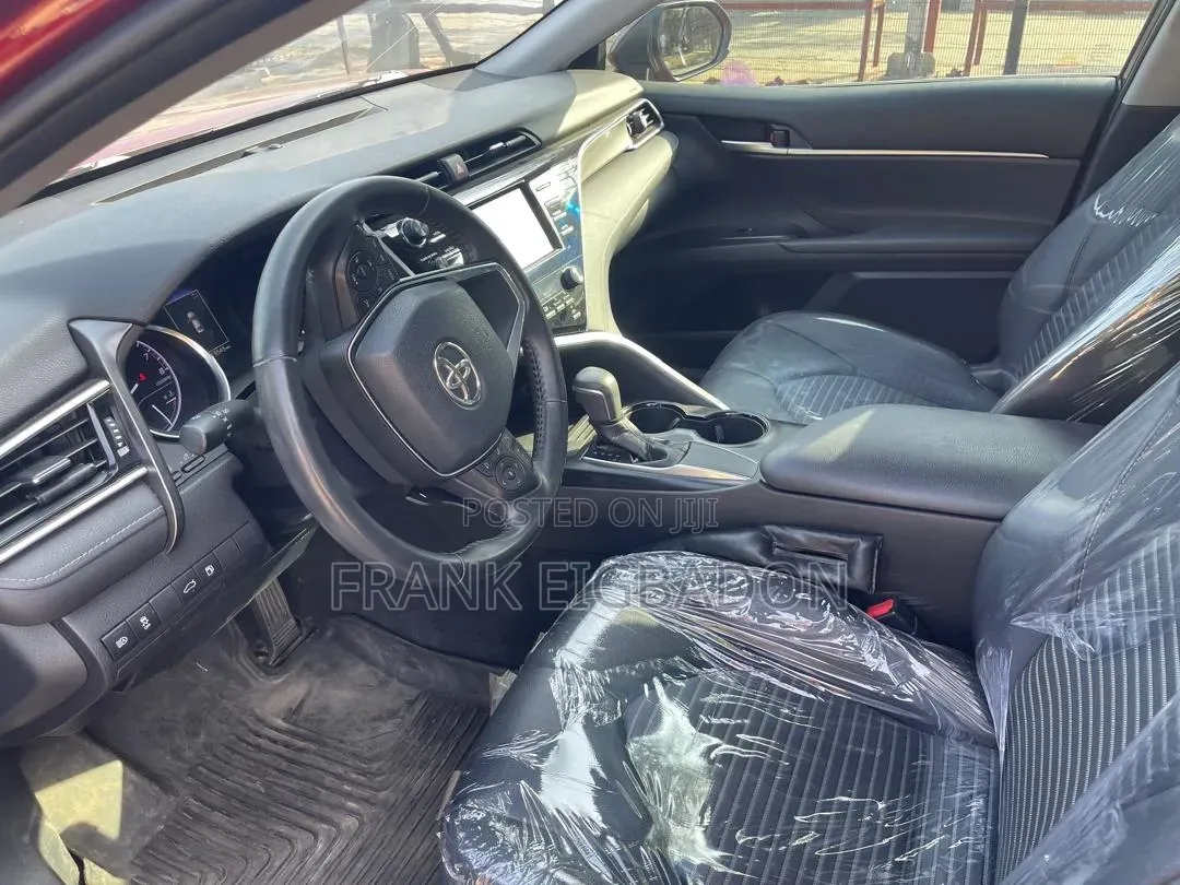 Toyota Camry SE FWD (2.5L 4cyl 8AM) 2018 Red