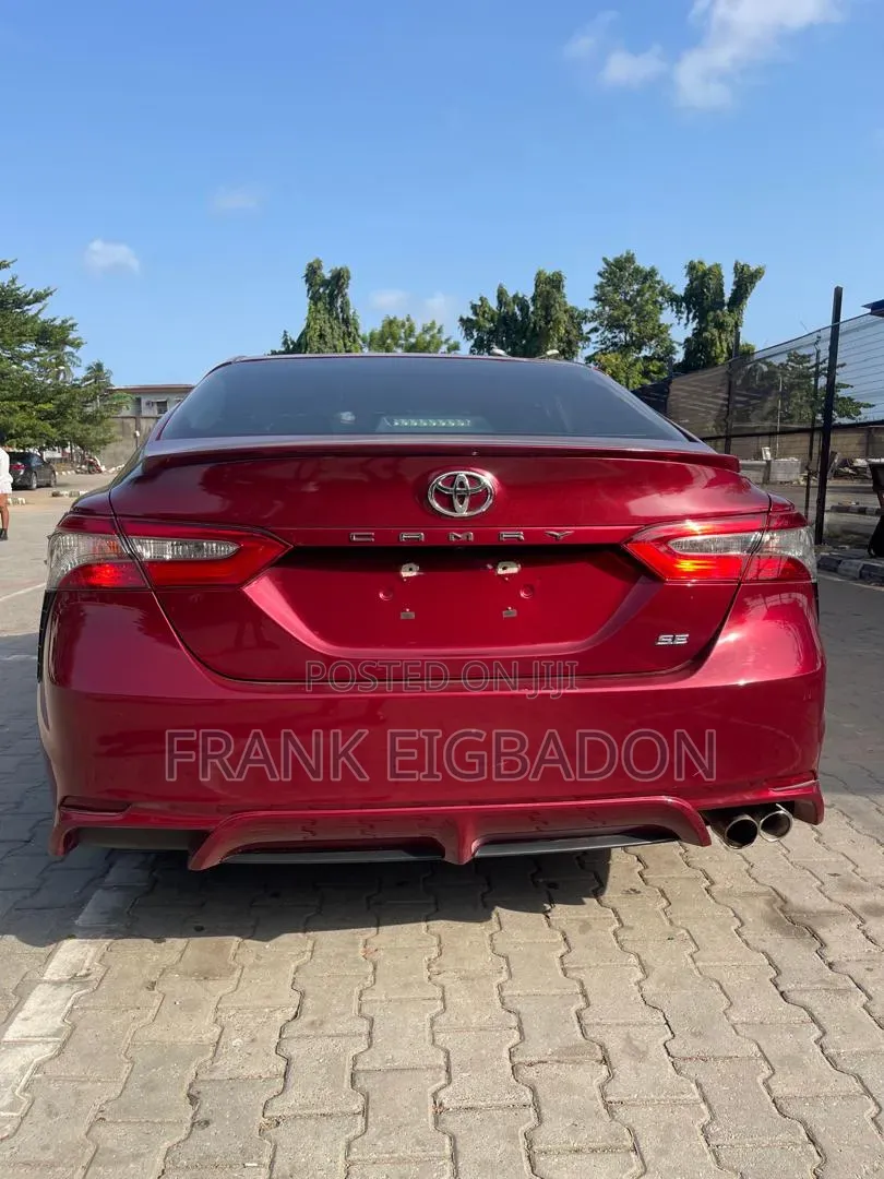 Toyota Camry SE FWD (2.5L 4cyl 8AM) 2018 Red