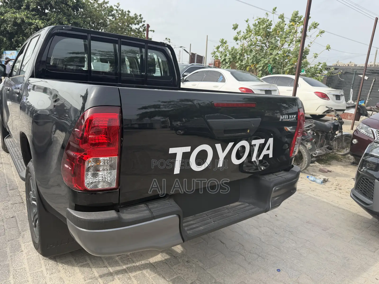 New Toyota Hilux 2025 Black