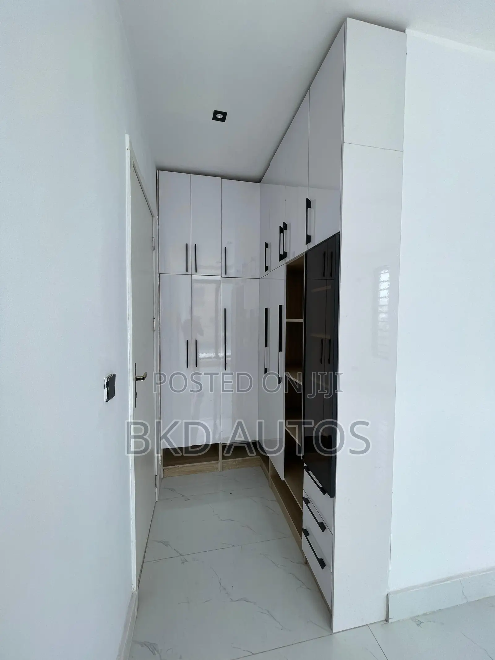 2bdrm Apartment in Lekki Phase 1 for sale