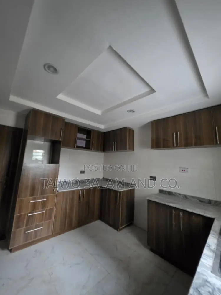 4bdrm Duplex in Agodi for sale