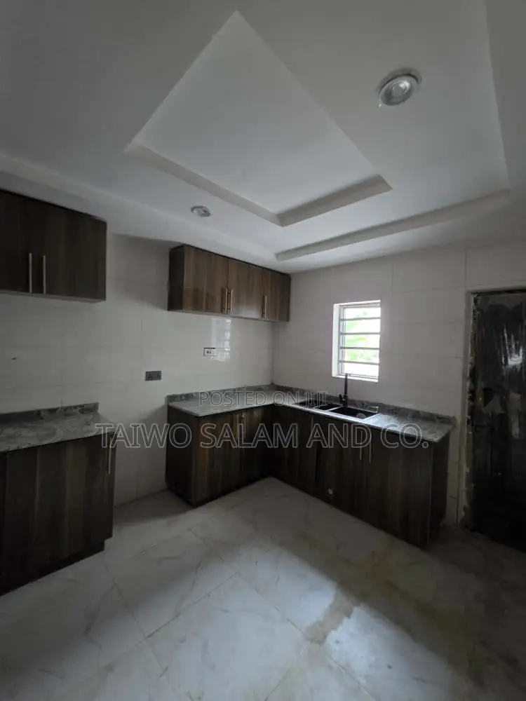 4bdrm Duplex in Agodi for sale