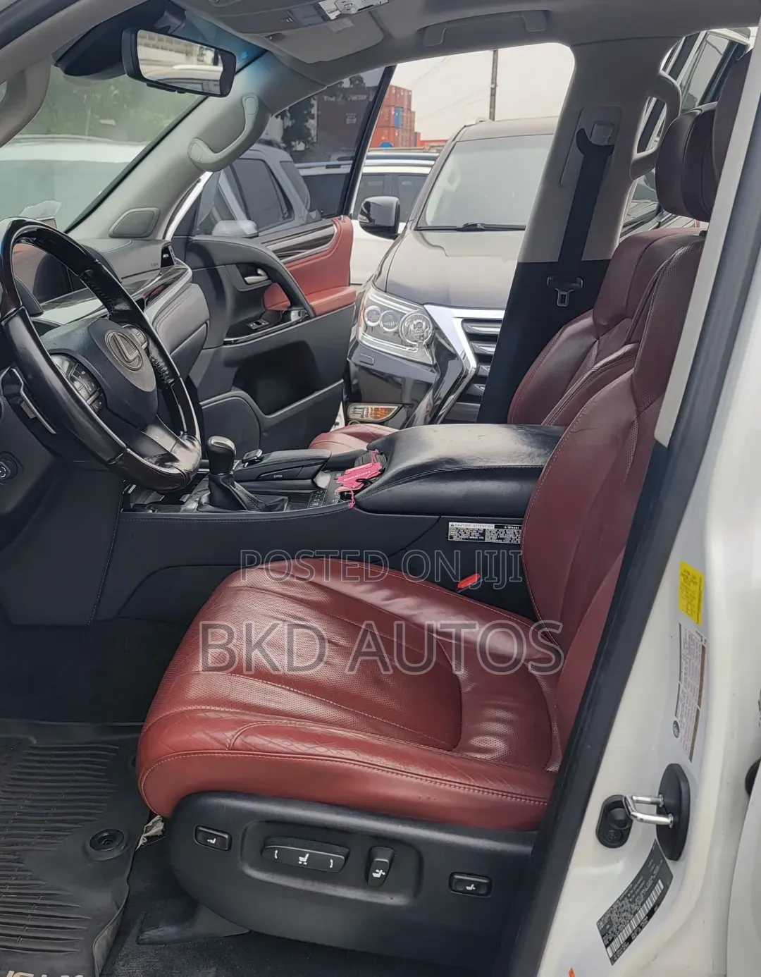 Lexus LX 570 AWD 2019 White