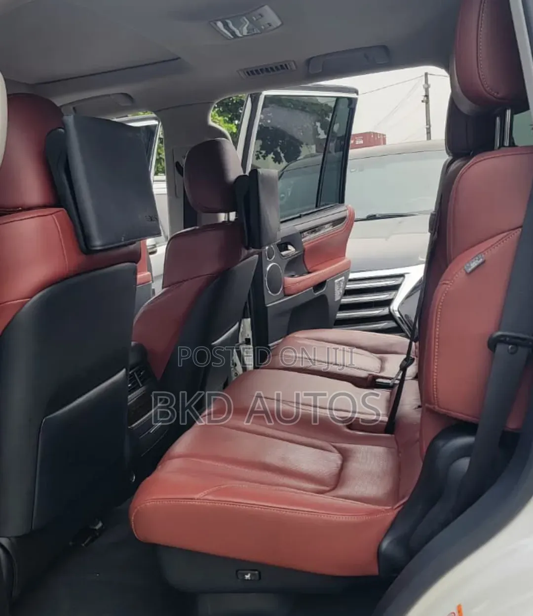 Lexus LX 570 AWD 2019 White