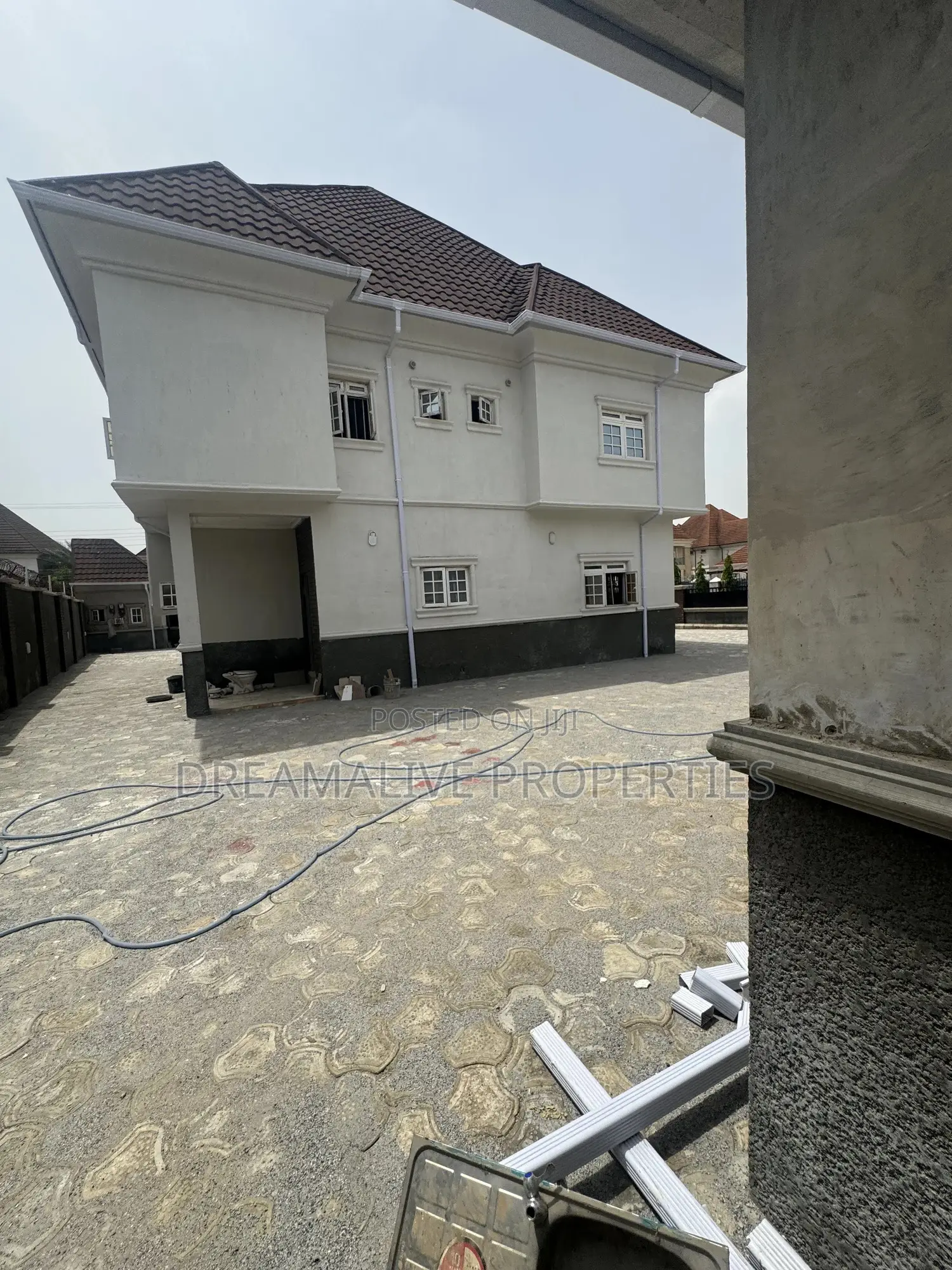 5bdrm Duplex in Mabglobal, Gwarinpa for rent