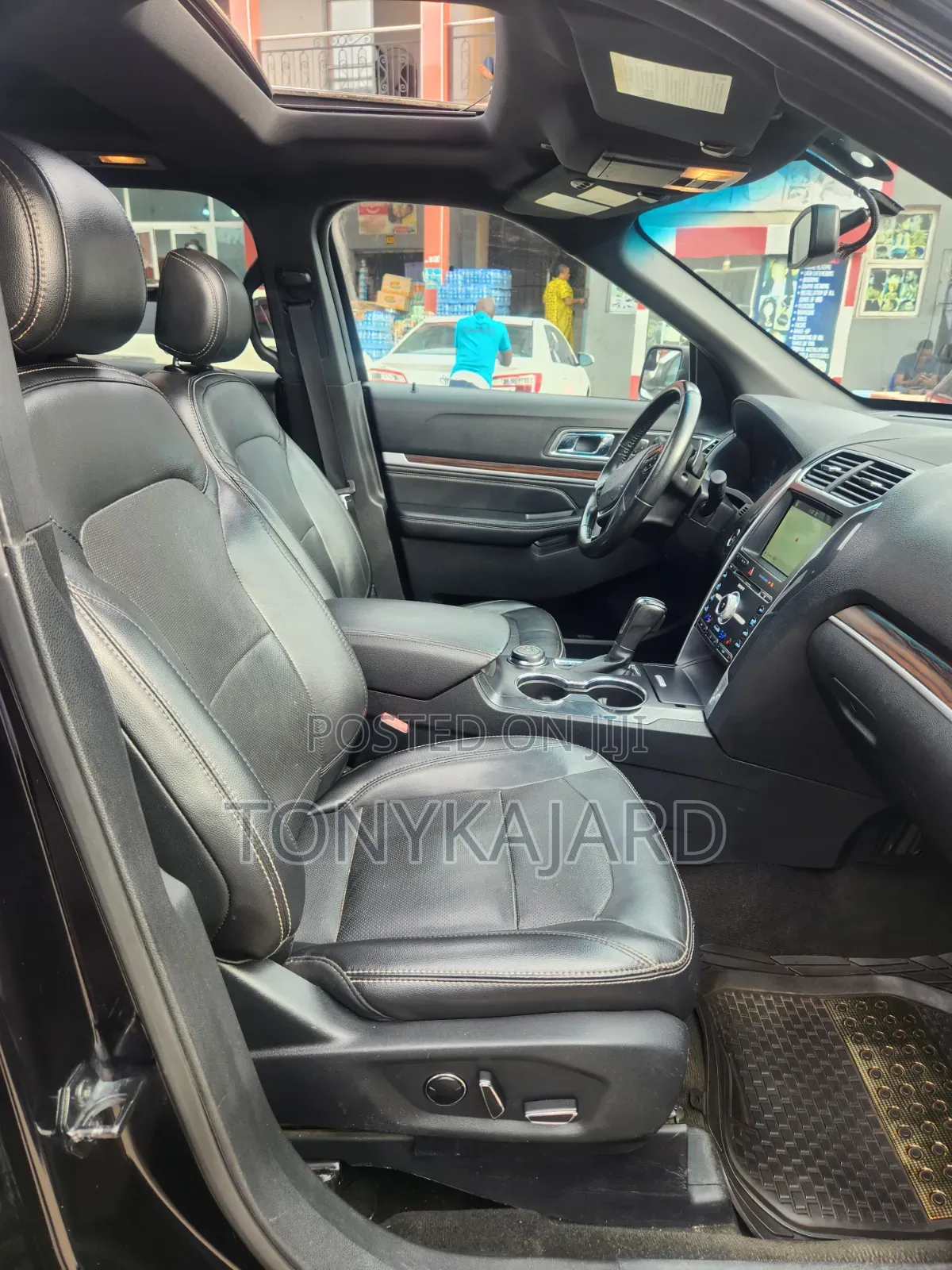 Ford Explorer Platinum 4dr 4x4 (3.5L 6cyl 6A) 2017 Black