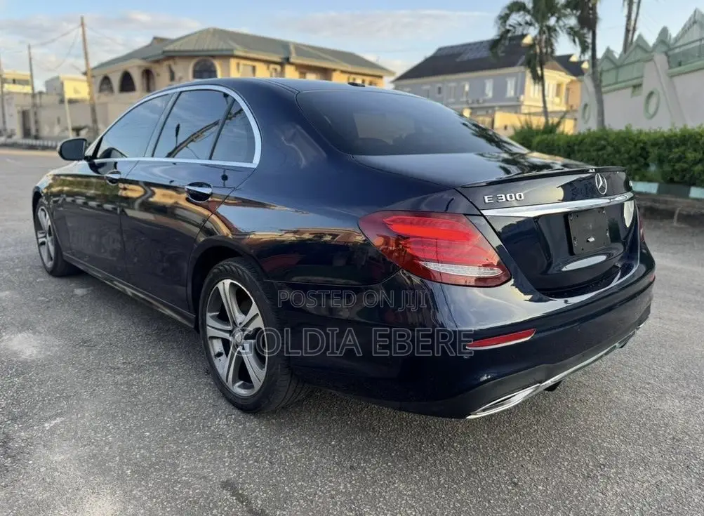 Mercedes-Benz E300 4Matic AWD Sedan (2.0L 4cyl 9A) 2017 Black