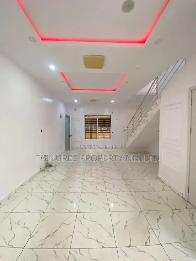 5bdrm Duplex in Ikota Lekki, Chevron for rent
