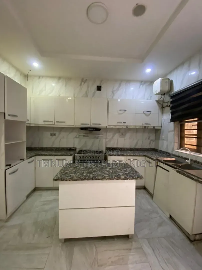 5bdrm Duplex in Ikota Lekki, Chevron for rent