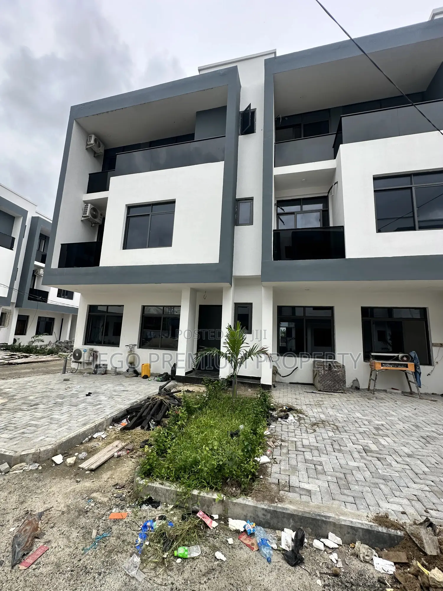 4bdrm Duplex in Gra Phase 3 for rent