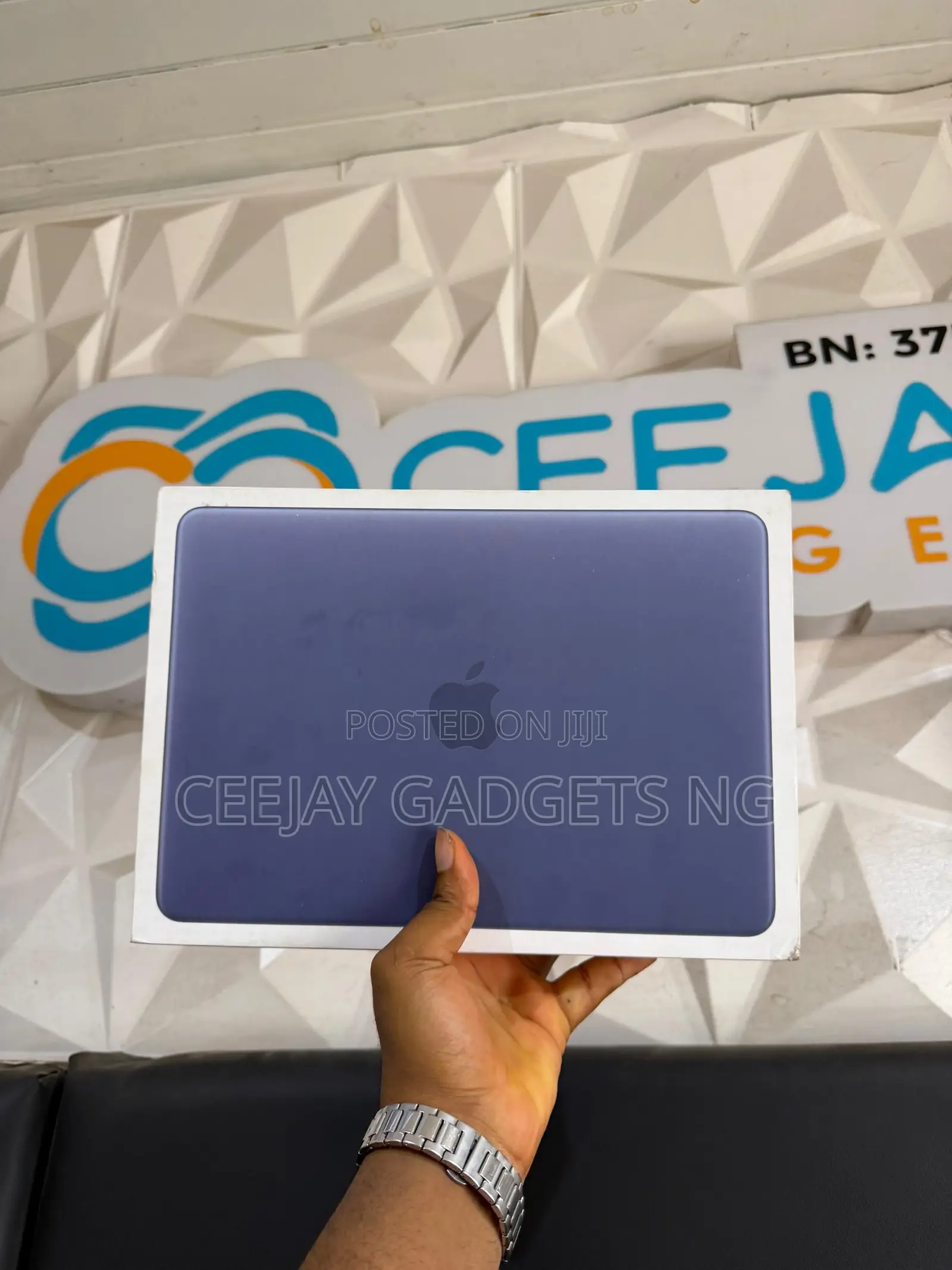New Laptop Apple MacBook Neo 2026 8GB Apple M1 SSD 256GB
