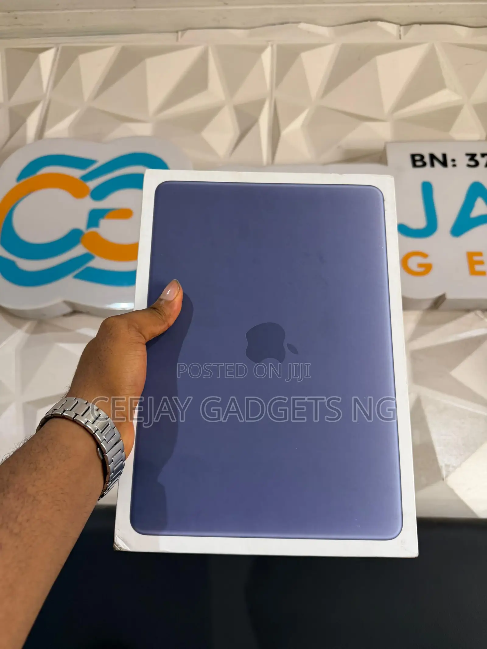 New Laptop Apple MacBook Neo 2026 8GB Apple M1 SSD 256GB