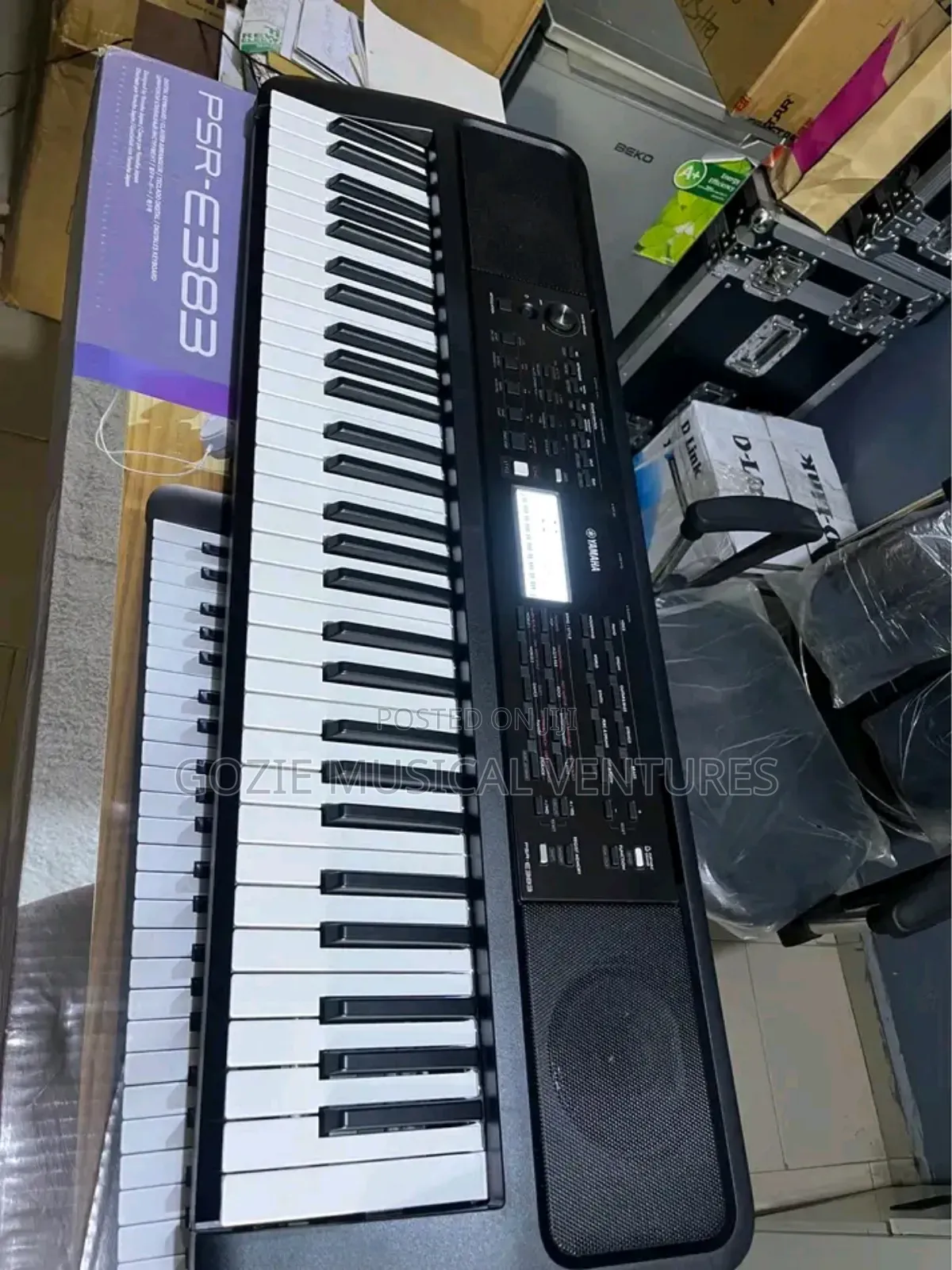Complete 61 Keys Yamaha Keyboard PSR-E 383 With Original Adaptor