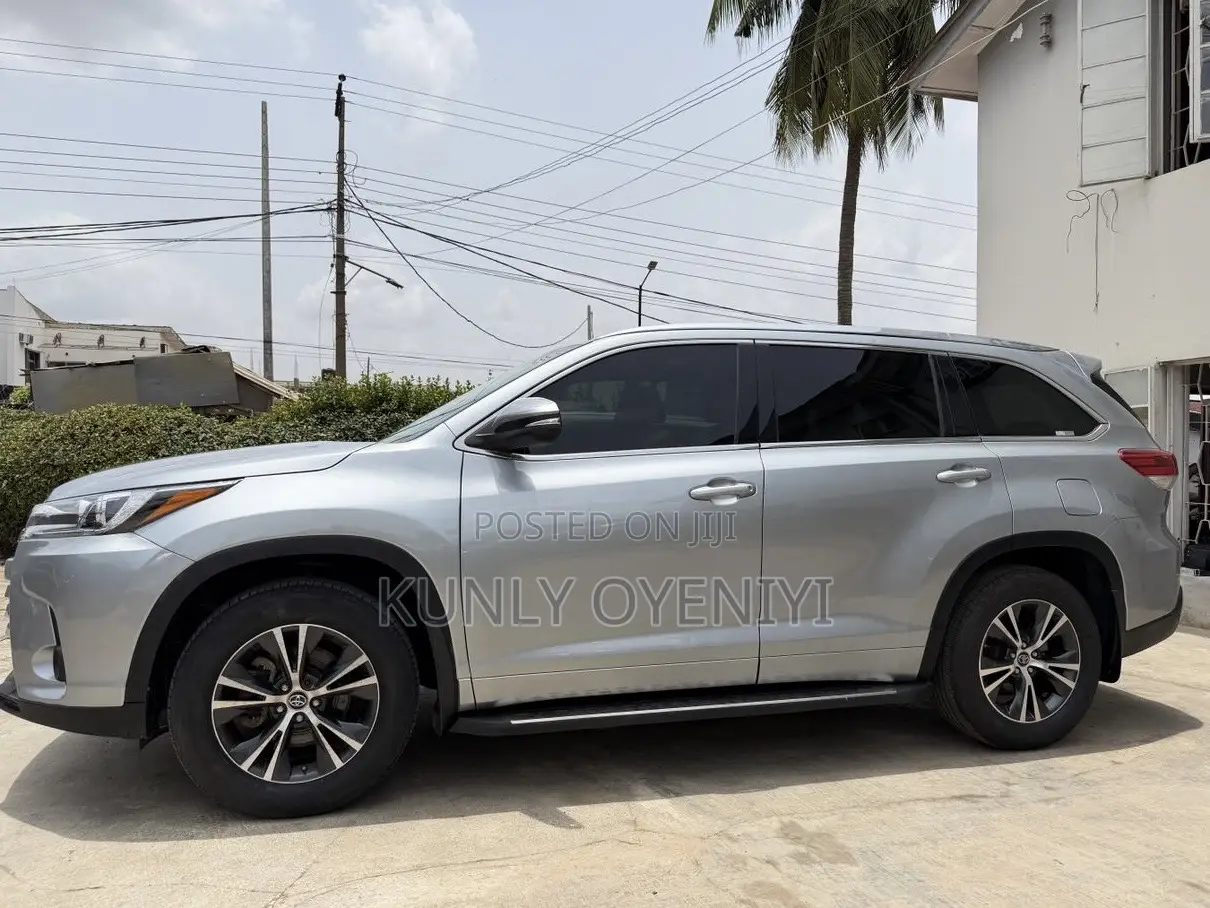 Toyota Highlander XLE V6 4x2 (3.5L 6cyl 6A) 2016 Silver