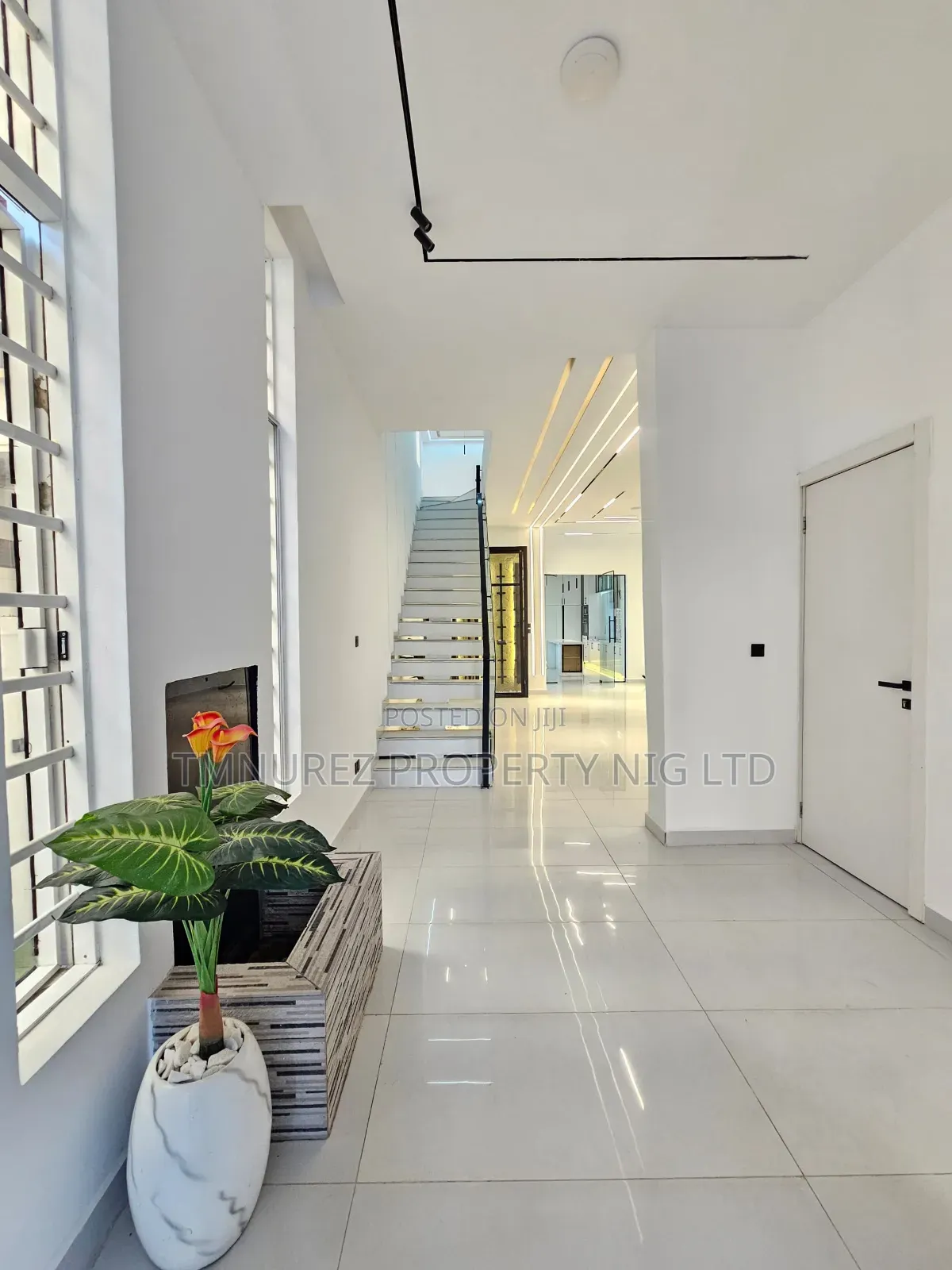 5bdrm Duplex in Ologolo for sale