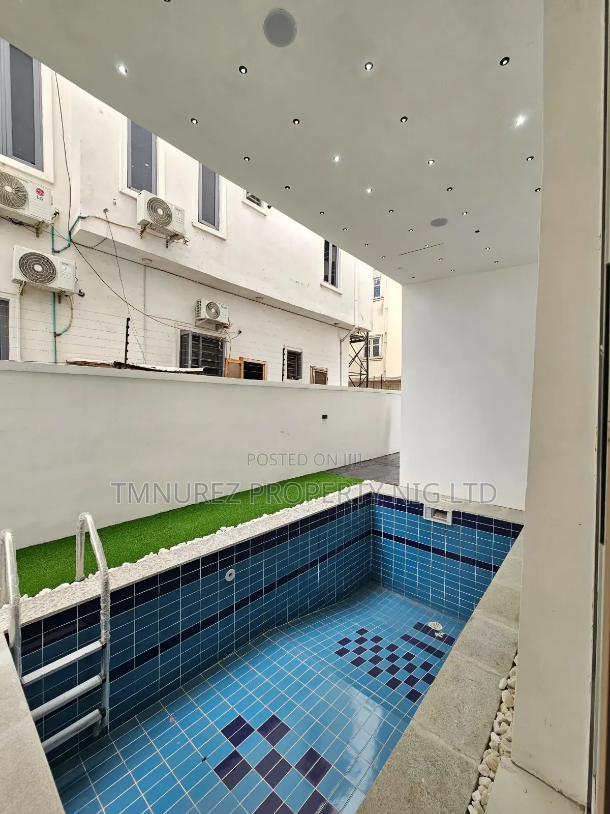 5bdrm Duplex in Ologolo for sale