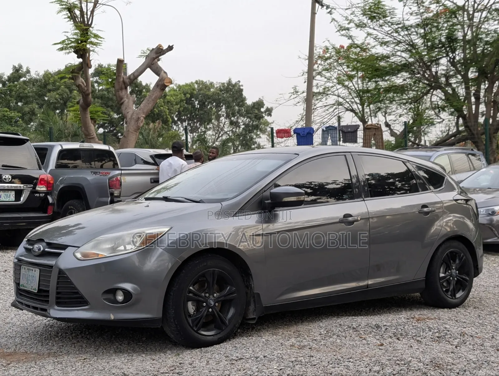 Ford Focus SE Sedan FWD (2.0L 4cyl 5M) 2013 Gray