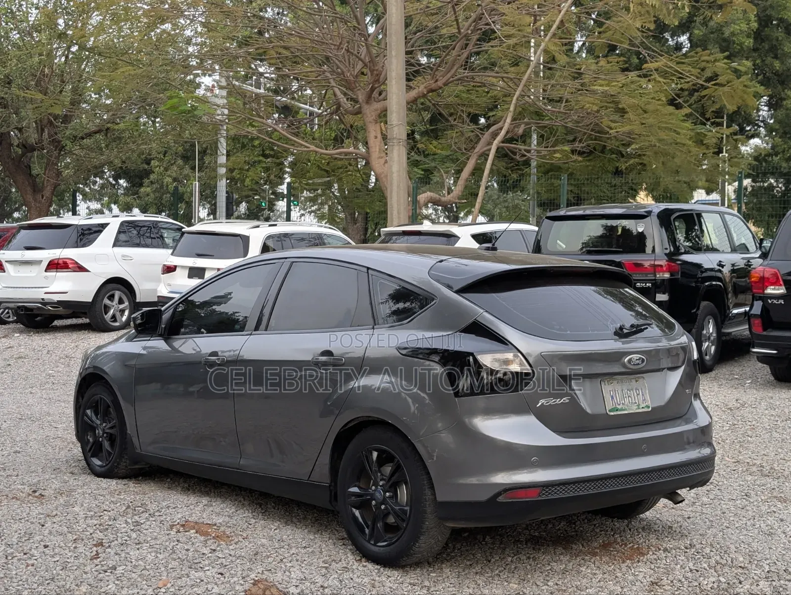 Ford Focus SE Sedan FWD (2.0L 4cyl 5M) 2013 Gray