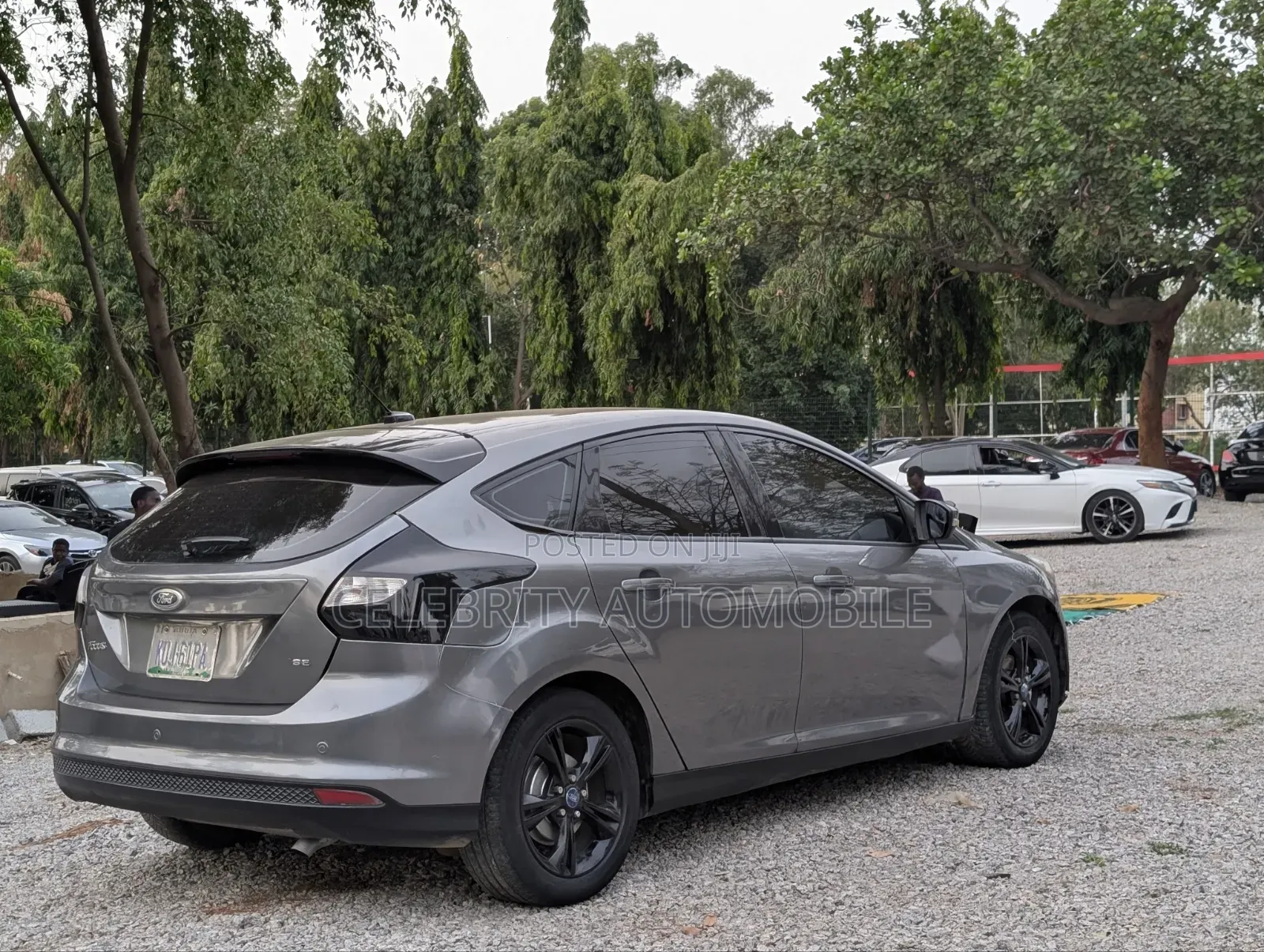 Ford Focus SE Sedan FWD (2.0L 4cyl 5M) 2013 Gray