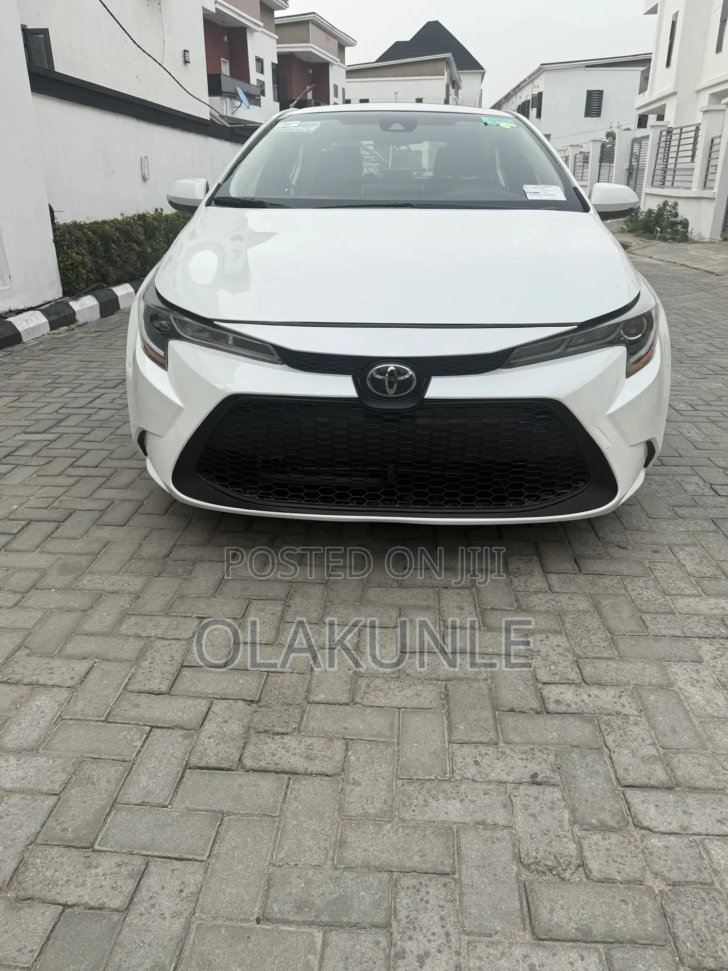 Toyota Corolla XLE 2020 Off white