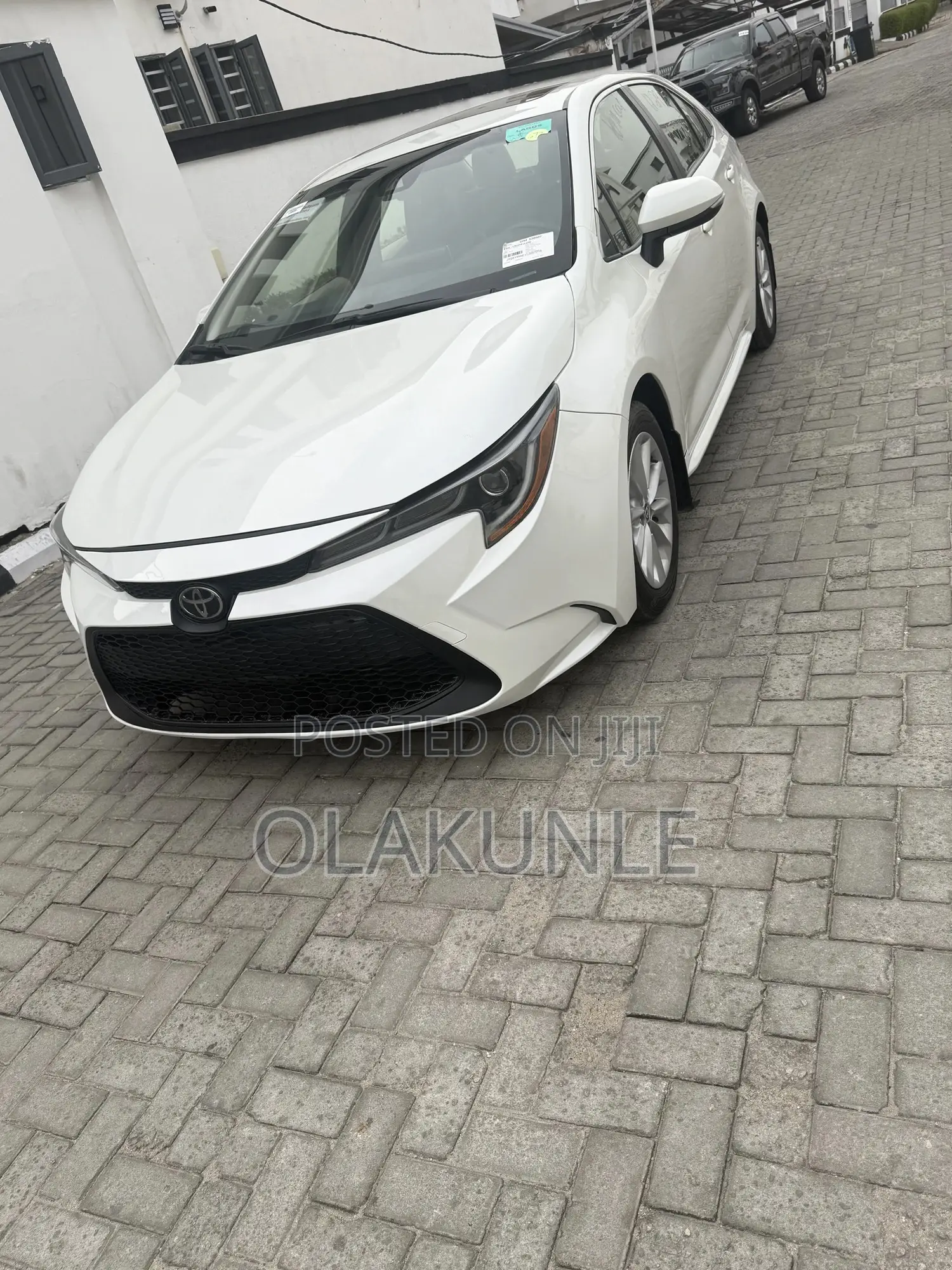 Toyota Corolla XLE 2020 Off white