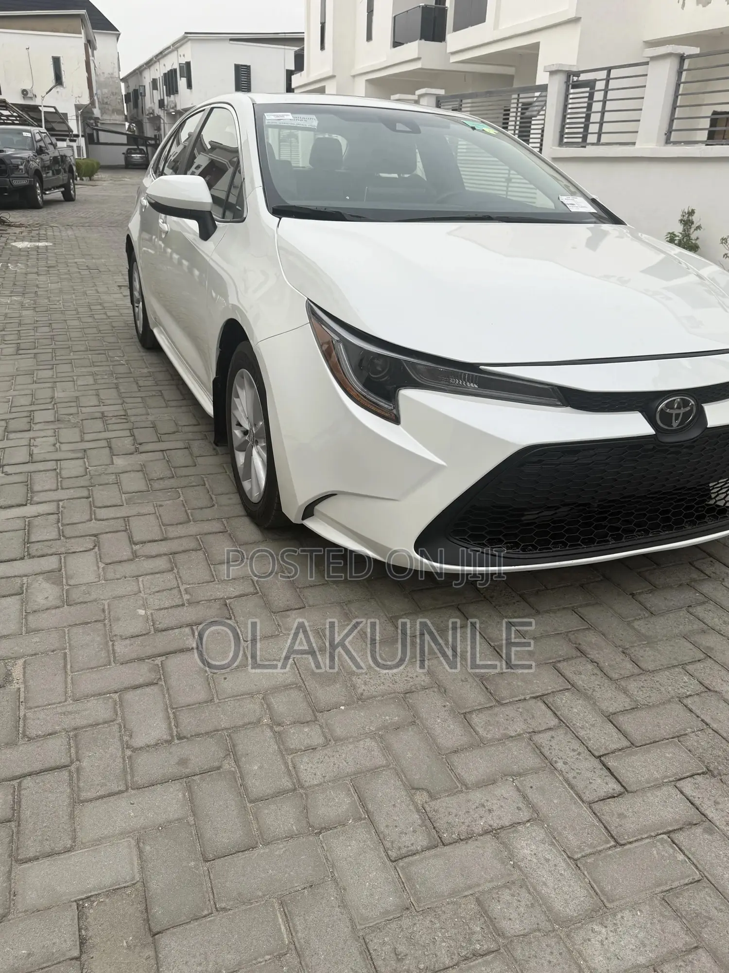 Toyota Corolla XLE 2020 Off white