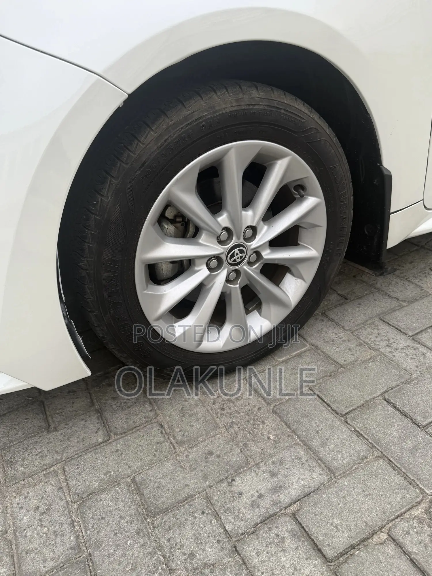 Toyota Corolla XLE 2020 Off white