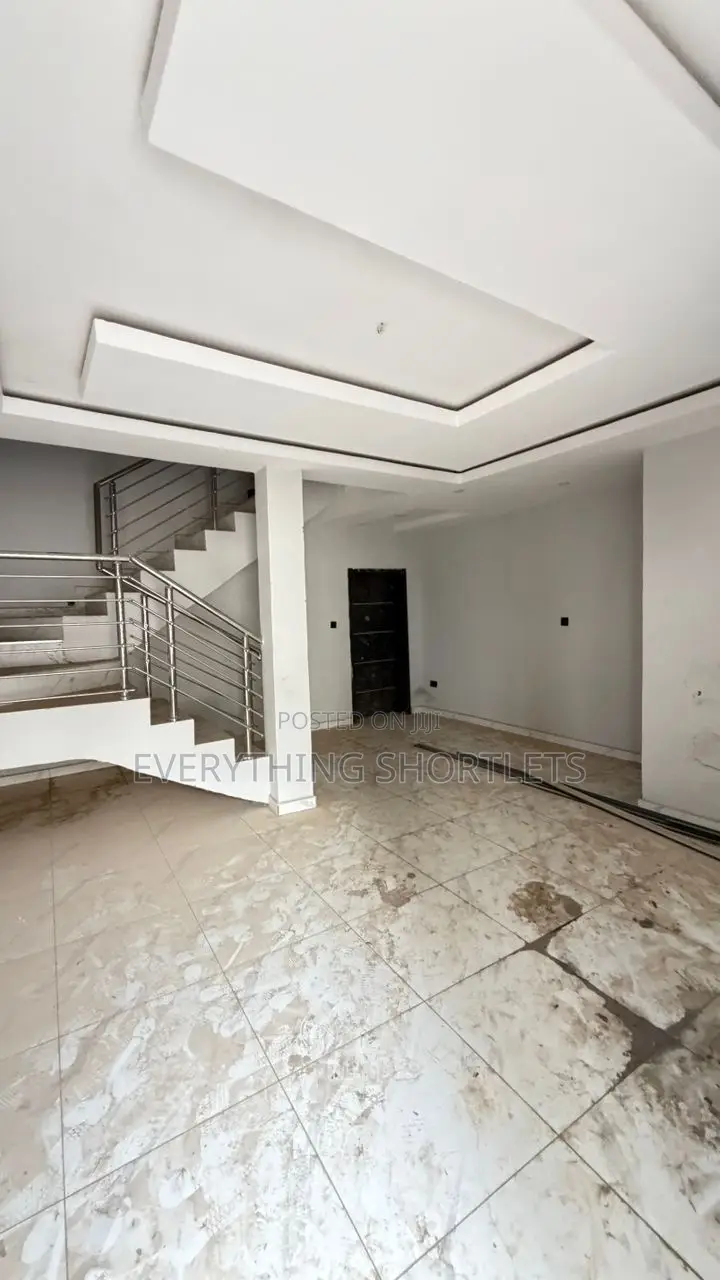 4bdrm Duplex in Gaduwa for rent
