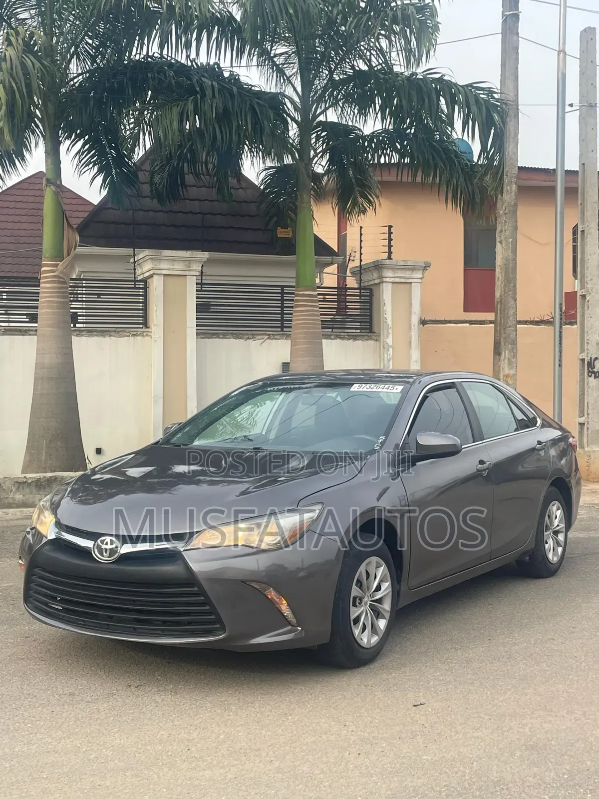 Toyota Camry LE 4dr Sedan (2.5L 4cyl 6A) 2017 Gray