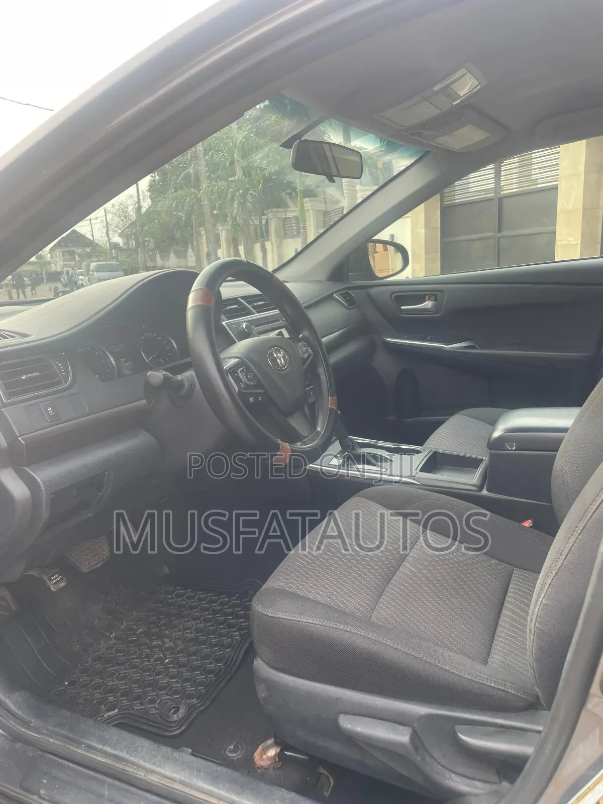 Toyota Camry LE 4dr Sedan (2.5L 4cyl 6A) 2017 Gray