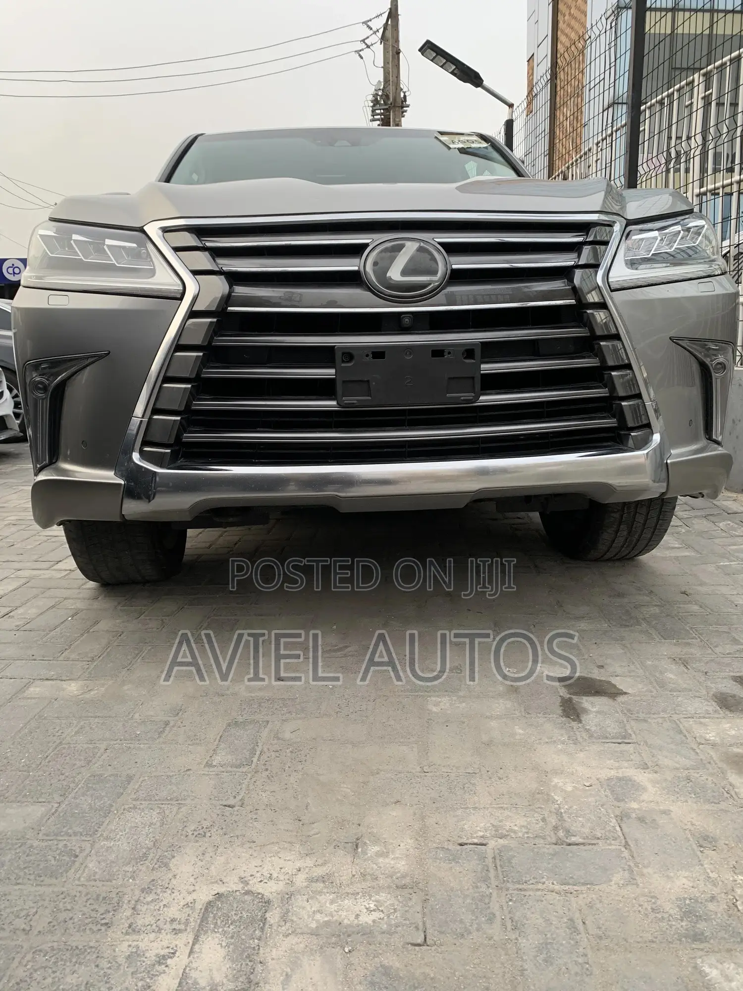 Lexus LX 570 (5 seats) AWD 2019 Gray 