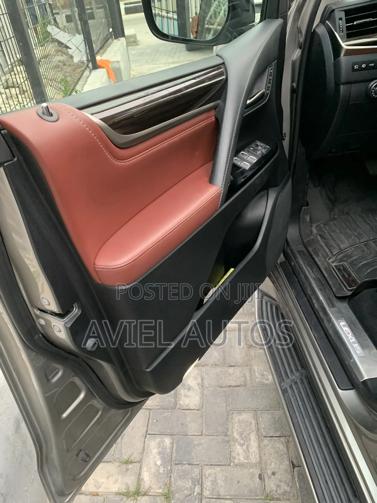Lexus LX 570 (5 seats) AWD 2019 Gray 