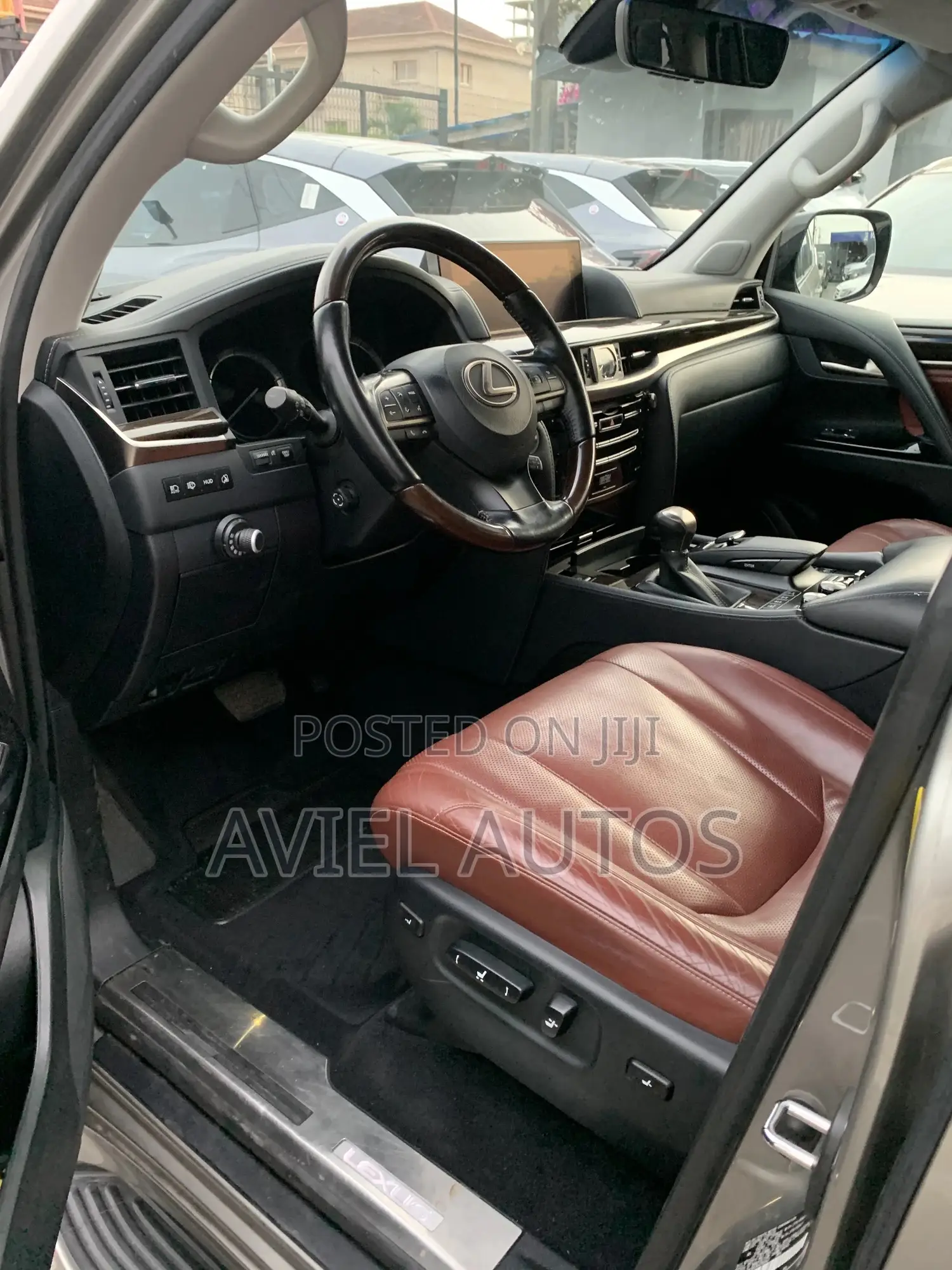 Lexus LX 570 (5 seats) AWD 2019 Gray 