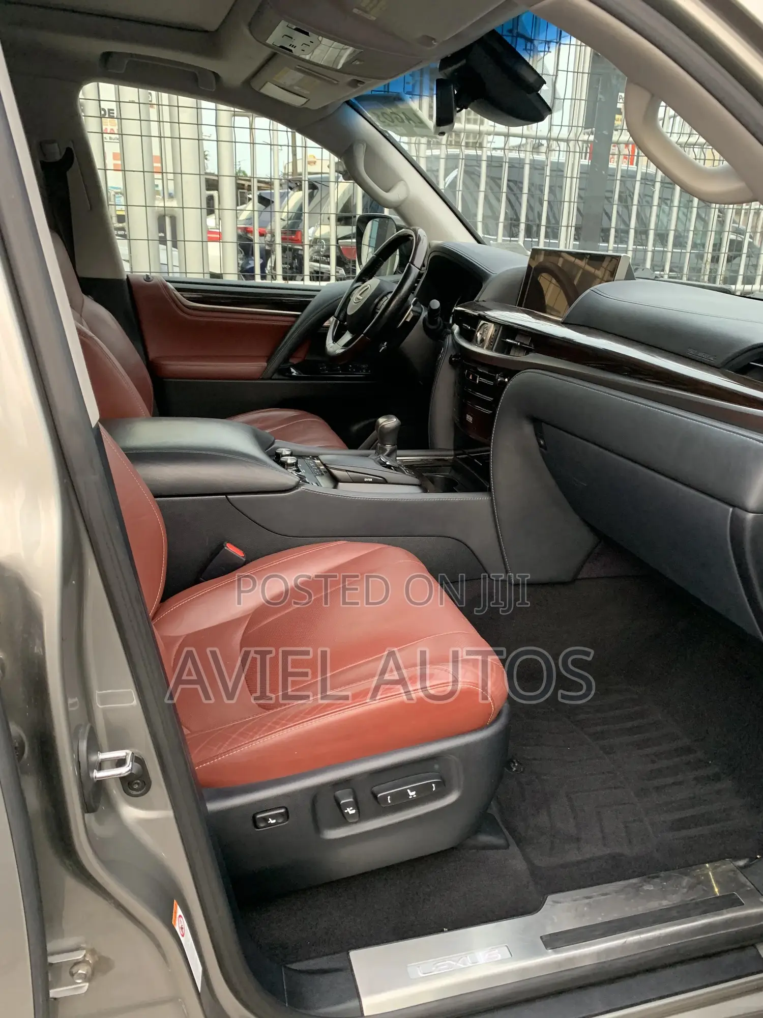 Lexus LX 570 (5 seats) AWD 2019 Gray 