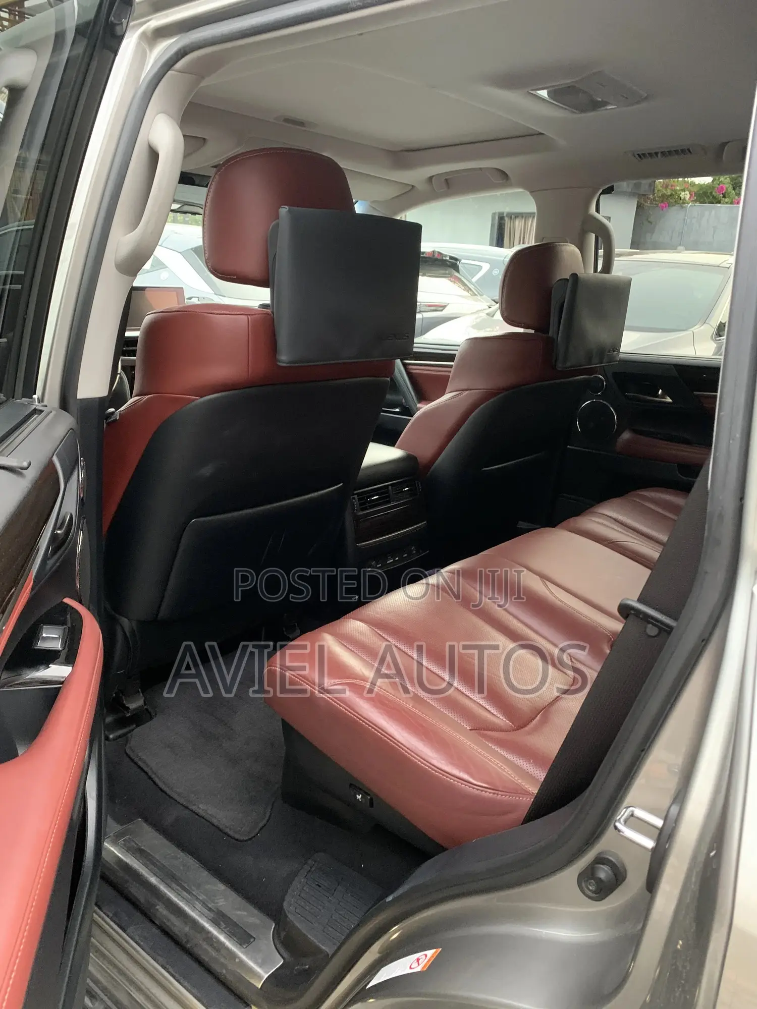 Lexus LX 570 (5 seats) AWD 2019 Gray 