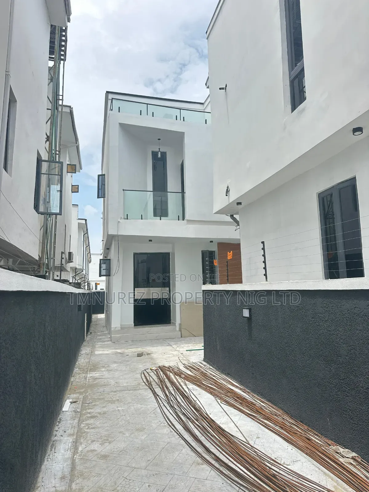 4bdrm Duplex in Ikota for sale