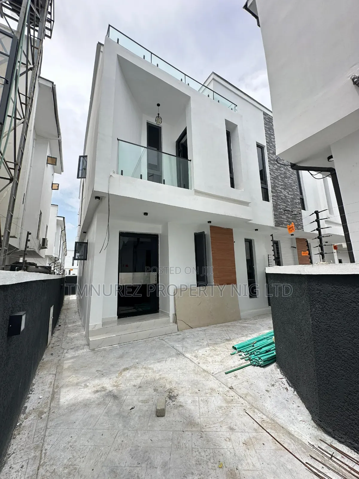 4bdrm Duplex in Ikota for sale
