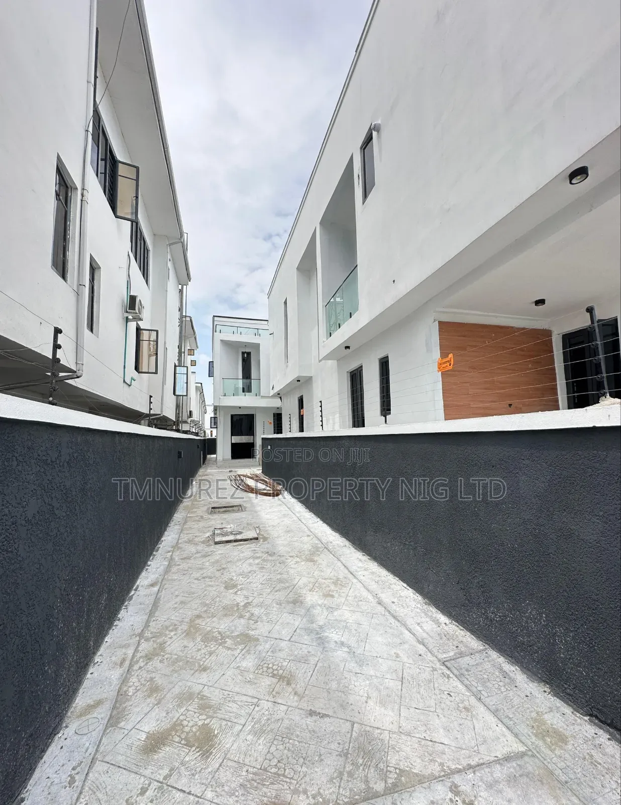 4bdrm Duplex in Ikota for sale