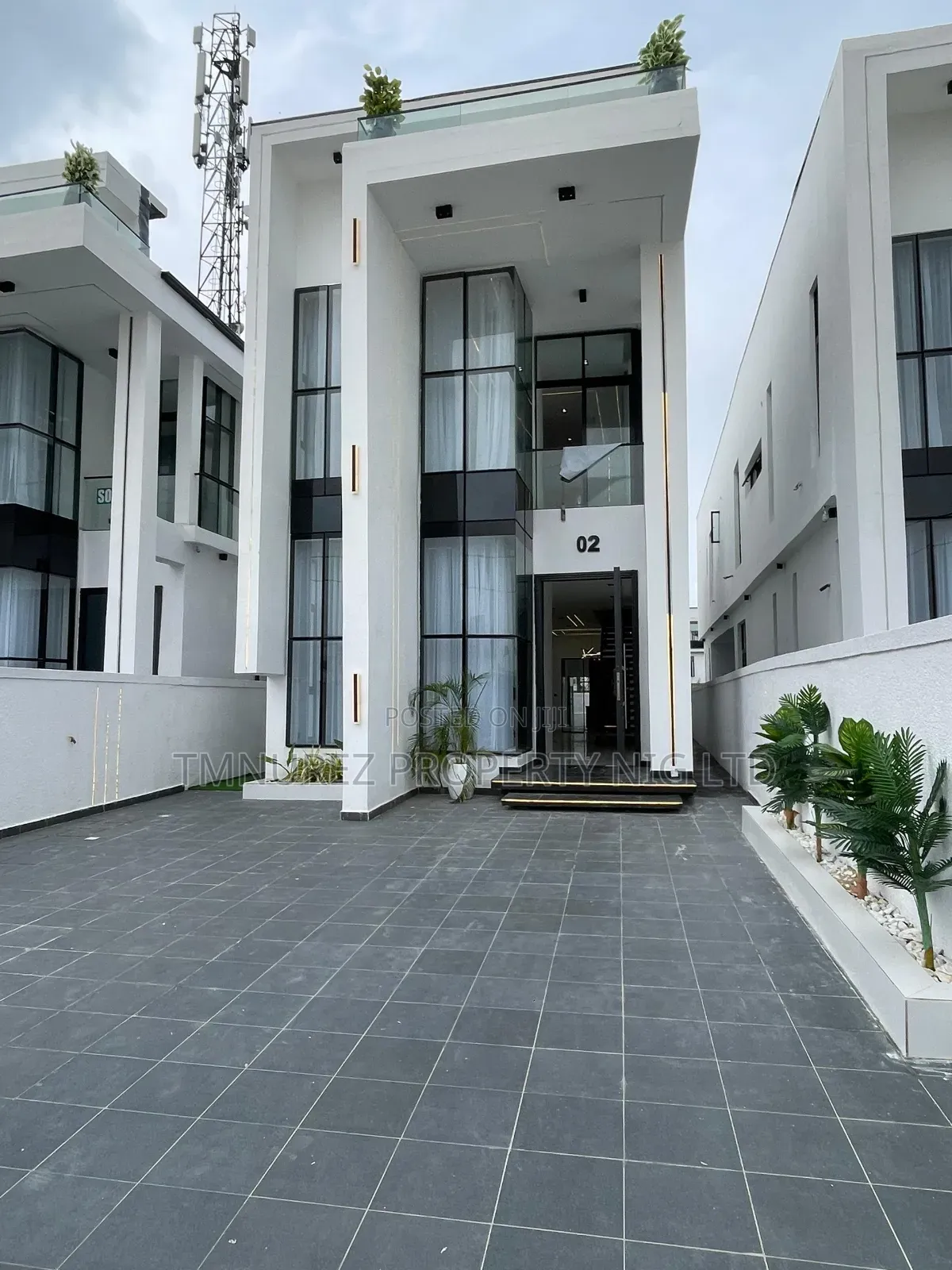 5bdrm Duplex in Ikota for sale