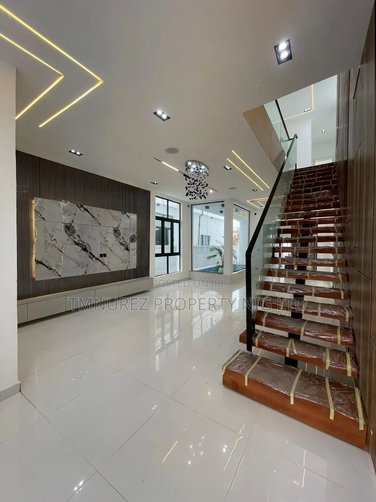 5bdrm Duplex in Ikota for sale