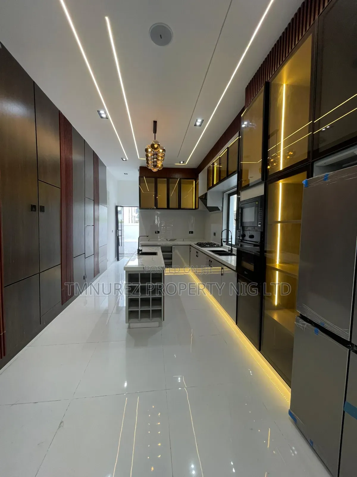 5bdrm Duplex in Ikota for sale