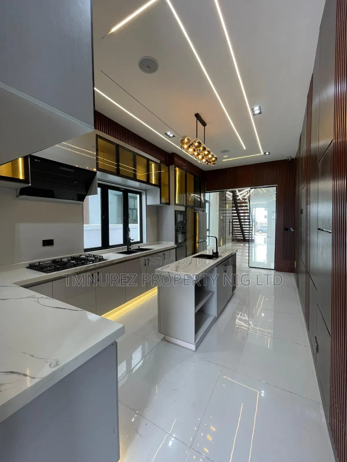 5bdrm Duplex in Ikota for sale