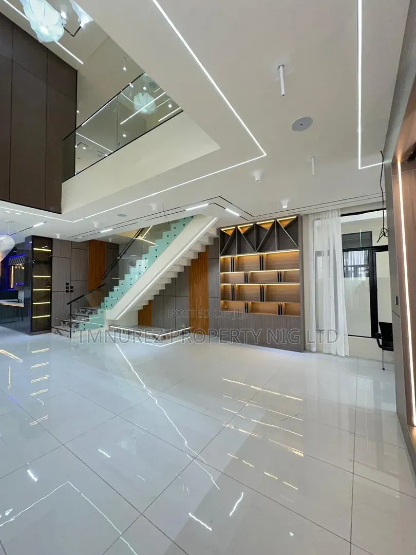 5bdrm Duplex in Chevron for sale
