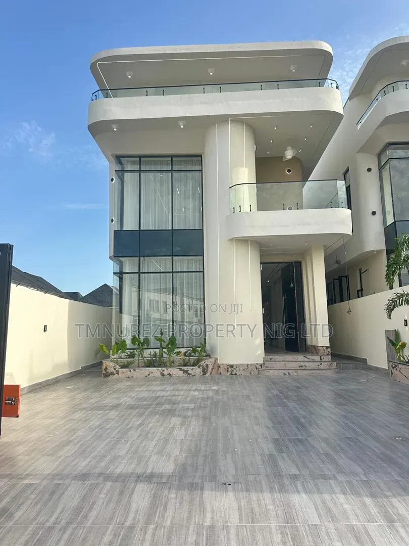 5bdrm Duplex in Chevron for sale