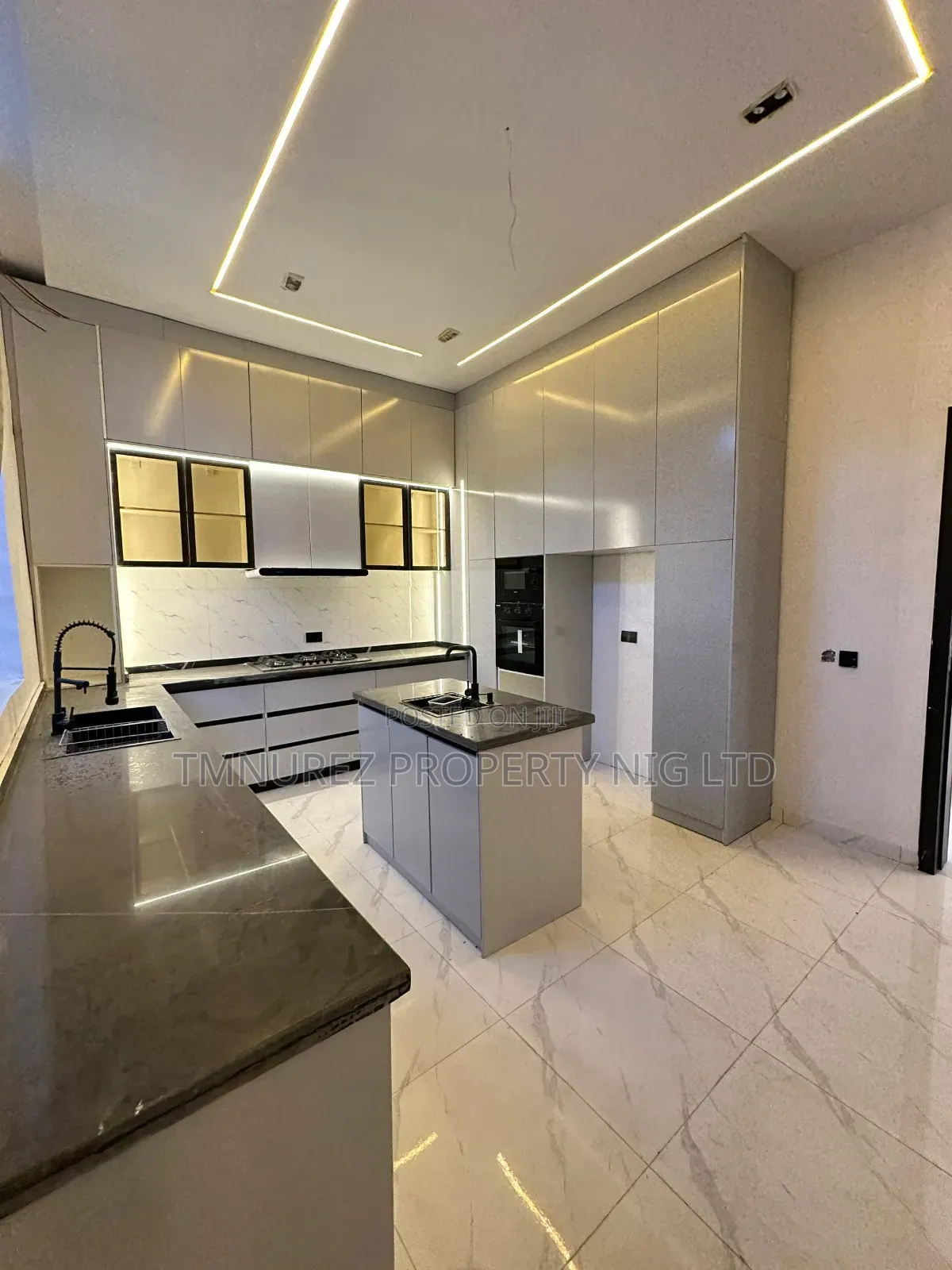 4bdrm Duplex in Ikota for sale